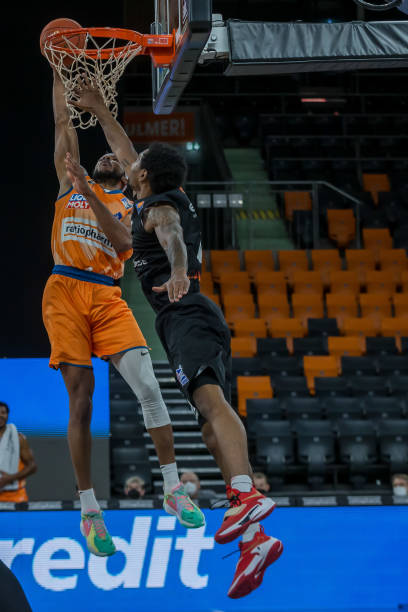 在决赛中制 在决赛中制