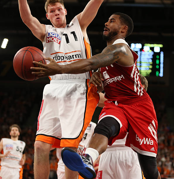 优异表现 优异表现